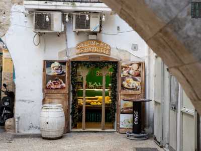 ...lo stesso nome preso in prestito anche da una salumeria 